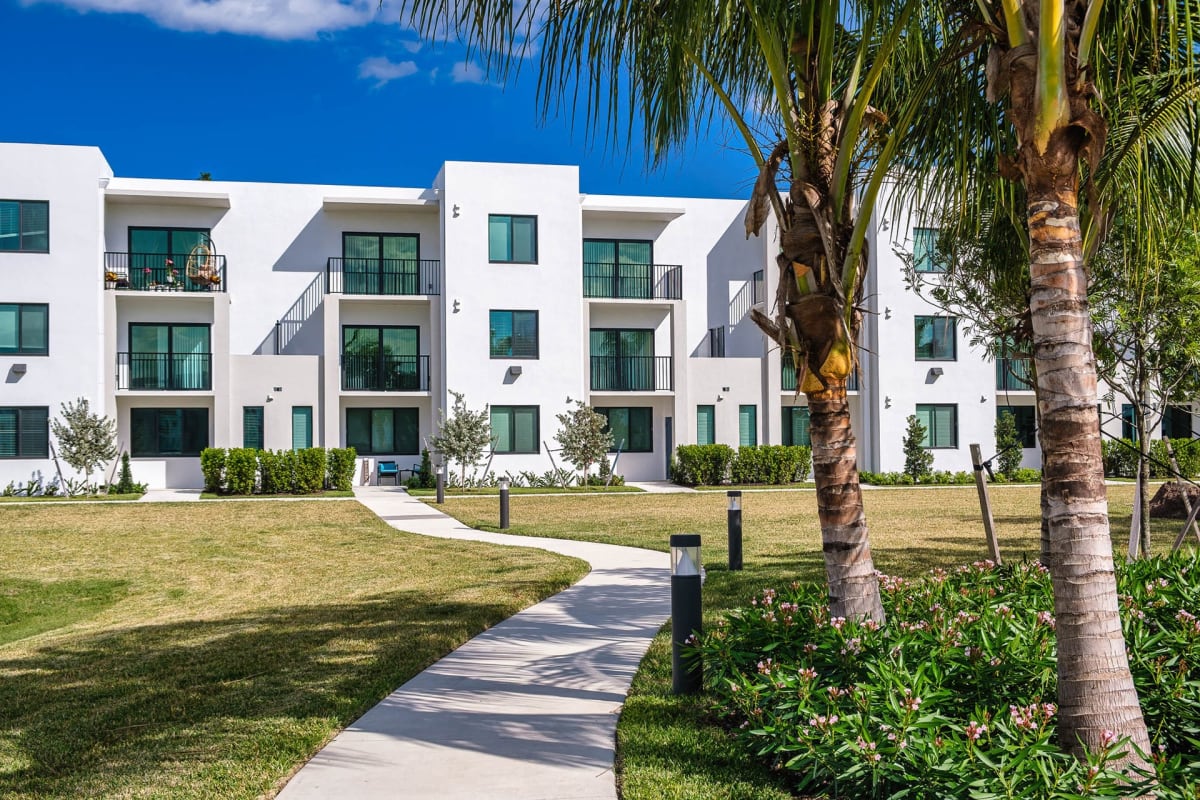 Lake Worth, FL Apartments for Rent Altis Blue Lake